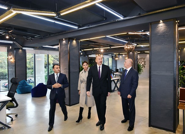 Ильхам Алиев принял участие в открытии административного здания Центра развития электронного правительства в Баку